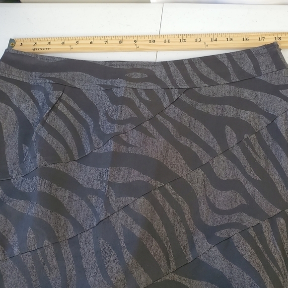 Sandro Asymmetrical Ruffle Hem Skirt 14 Gray Animal Print Stretch Abstract - Picture 7 of 12